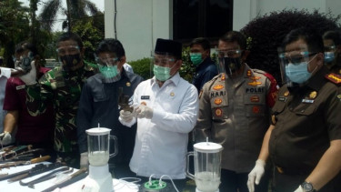  Kejaksaan Negeri Depok memusnahkan barang bukti narkoba dan sajam