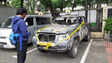 Mobil polisi dirusak massa demo Omnibus Law