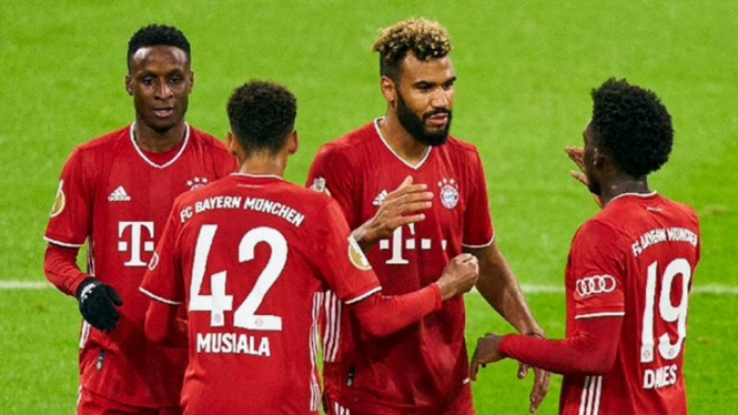 Striker Bayern Munich, Eric Maxim Chuopo-Moting saat selebrasi gol