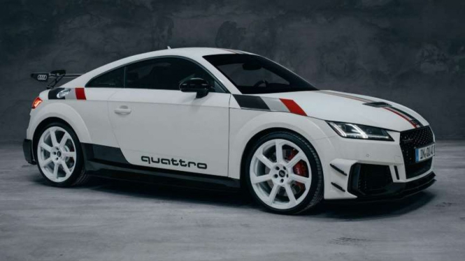 Mobil Audi TT RS '40 Years Quattro' Edition