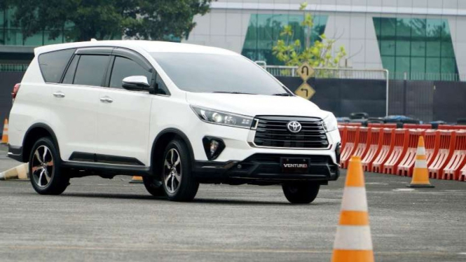 New Innova Venturer
