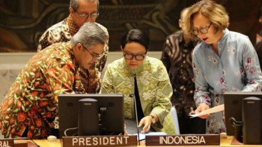 Dokumentasi - Menlu Retno Marsudi (tengah) saat memimpin pertemuan Dewan Keamanan PBB mengenai Timur Tengah di Markas Besar PBB, New York, Amerika Serikat, Rabu (22/5/2019).