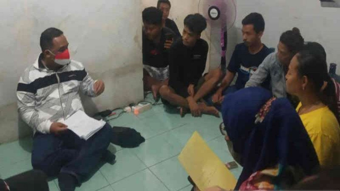 Kepala BP2MI Benny Rhamdani menggerebek penampungan pekerja migran di Cirebon