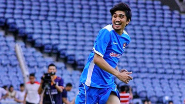 Aksi vokalis Sheila on 7, Duta di lapangan sepakbola