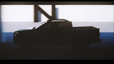 Teaser model baru Nissan Navara