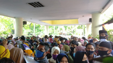 Viral pendaftar bantuan UMKM penuh sesak di Tangerang
