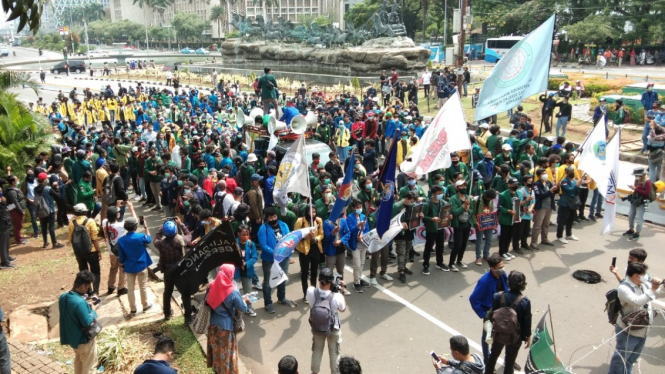 Mahasiswa mulai padati kawasan Patung Kuda, Selasa, 20 Oktober 2020.