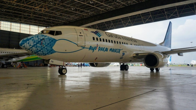 Masker Desain Batik Parang di Pesawat Garuda Indonesia. 