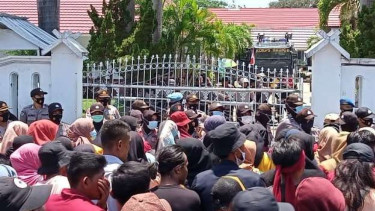 Aksi demo UU Cipta Kerja di Bima, NTB.