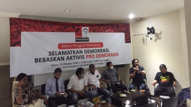 Sejumlah aktivis penggiat demokrasi meminta polisi membebaskan Syahganda cs.