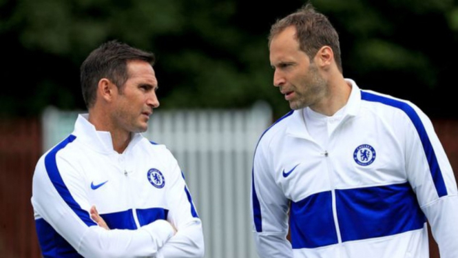 Manajer Chelsea, Frank Lampard, dan Petr Cech