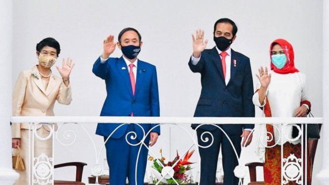 Presiden Joko Widodo didampingi Ibu Negara Iriana Joko Widodo bersama Perdana Menteri Jepang Yoshihide Suga dan Madam Suga Mariko di Istana Bogor, Jawa Barat, Selasa kemarin.