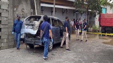 Sebuah mobil terbakar di Sukoharjo berisi mayat seorang wanita.