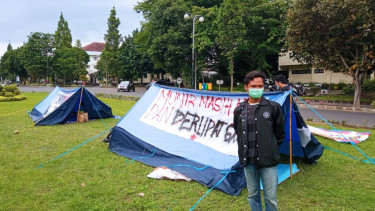 Aksi kemah mahasiswa UGM