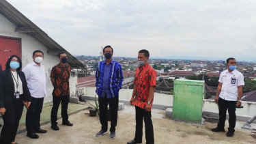 Gubernur DIY, Sri Sultan HB X saat meninjau Hotel Mutiara 