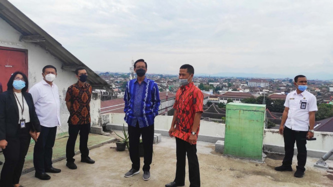 Gubernur DIY, Sri Sultan HB X saat meninjau Hotel Mutiara 