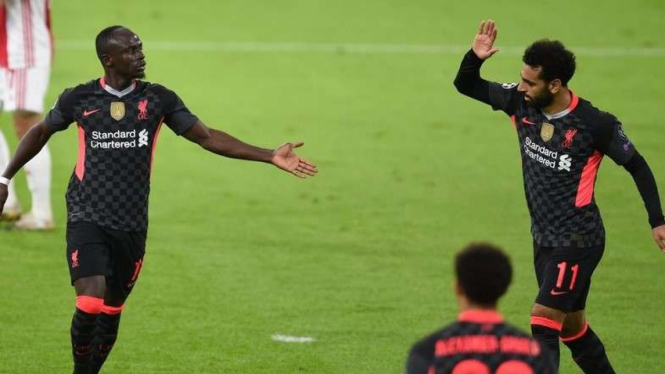 Penyerang Liverpool Sadio Mane dan Mohamed Salah