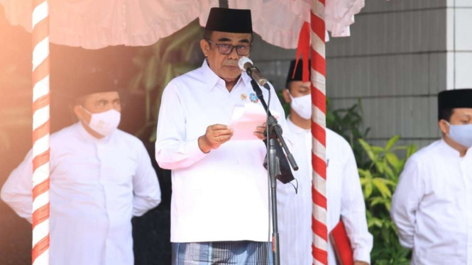 Menteri Agama Fachrul Raziu memimpin langsung upacara Peringatan Hari Santri di kantor Kementerian Agama, Jakarta, Kamis, 22 Oktober 2020. 