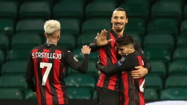 Pemain AC Milan merayakan gol ke gawang Glasgow Celtic