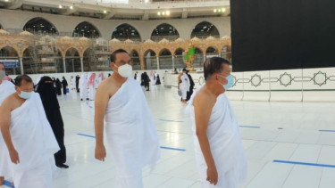 Mantan Wapres Jusuf Kalla dan mantan Wakapolri Komjen Syafruddin umrah