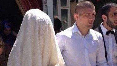 Khabib Nurmagomedov dan istrinya Patimat saat menikah