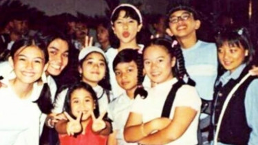 Indra Bekti dan penyanyi cilik tahun 90-an.