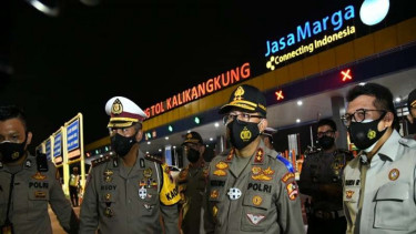 Kakorlantas Polri Irjen Pol Istiono tinjau gerbang tol kalikangkung