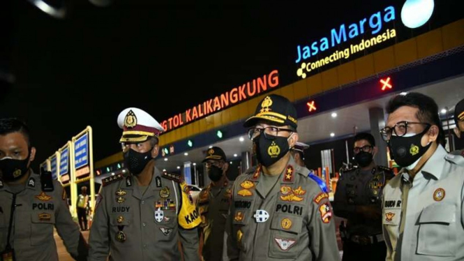 Kakorlantas Polri Irjen Pol Istiono tinjau gerbang tol kalikangkung