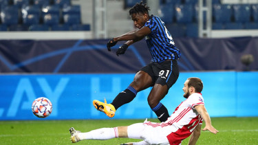 Duel striker Atalanta, Duvan Zapata di Liga Champions.