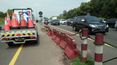 Contraflow diberlakukan di Tol Jakarta-Cikampek