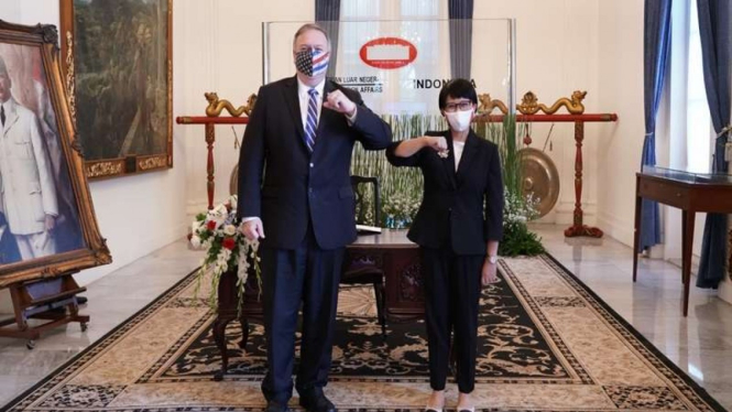 Menlu AS Mike Pompeo bersama Menlu RI Retno Marsudi