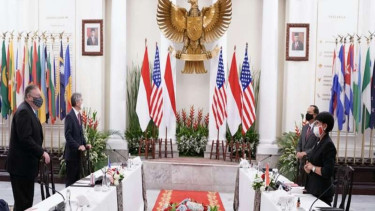 Menlu AS Mike Pompeo bersama Menlu RI Retno Marsudi