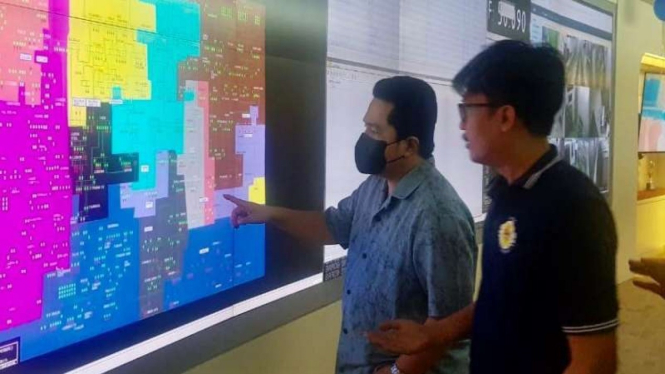 Menteri Badan Usaha Milik Negara (BUMN), Erick Thohir meninjau PLN Disjaya 