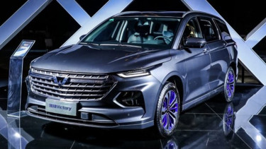 Wuling Victory penantang Toyota Innova resmi meluncur.