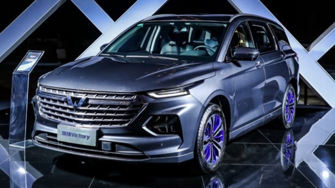 Wuling Victory penantang Toyota Innova resmi meluncur.