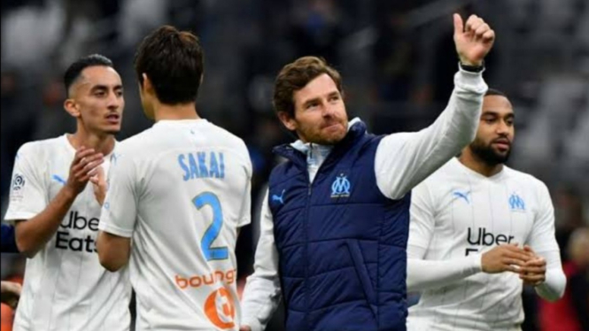 Pelatih Marseille, Andre Villas-Boas, bersama skuadnya. 