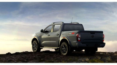 Nissan resmi memplihatkan model baru pikap Navara.