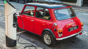 Mobil Mini Cooper disulap jadi kendaraan listrik