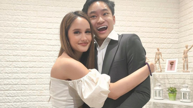Cinta Laura dan anak Deddy Corbuzier, Azka.