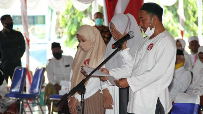 Proses ikrar eks penganut Syiah ke Aswaja di Sampang, Madura.