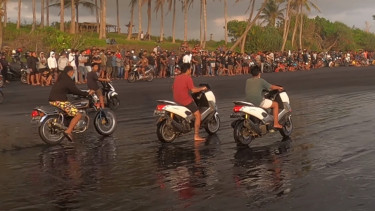 Balap liar di Pantai Pasut, Tabanan, Bali