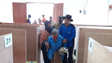  Warga kategori kelompok rentan di lereng Merapi Sleman diungsikan.