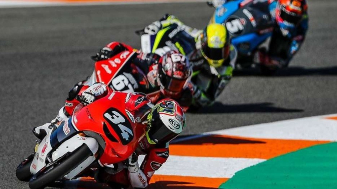 Pembalap muda Indonesia, Mario Suryo Aji naik podium di Red Bull Rookies Cup