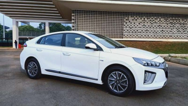 Mobil listrik Hyundai Ioniq yang dijual di Indonesia.