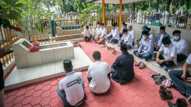 Eri Cahyadi dan Armudji berziarah di makam tiga pahlawan