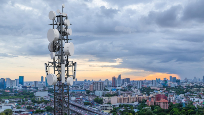 Menara telekomunikasi.