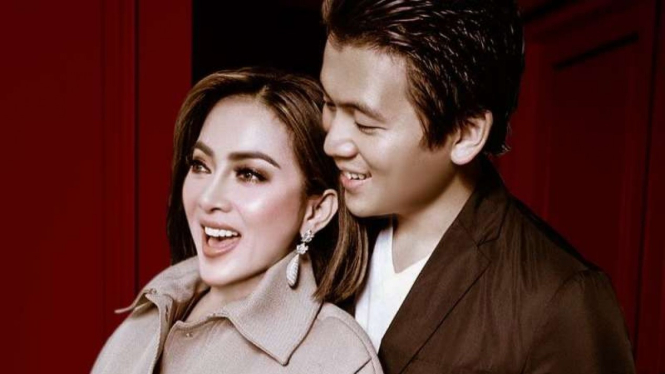 VIVA Militer: Syahrini dan suaminya, Reino Barack