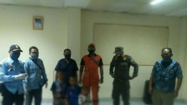 Tiga bocah dilatih mencopet cepat oleh orang tak dikenal