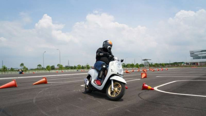 Menguji kelincahan All New Honda Scoopy dengan rangka eSAF.