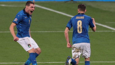 Selebrasi elandang Timnas Italia, Jorginho usai bobol gawang Polandia.